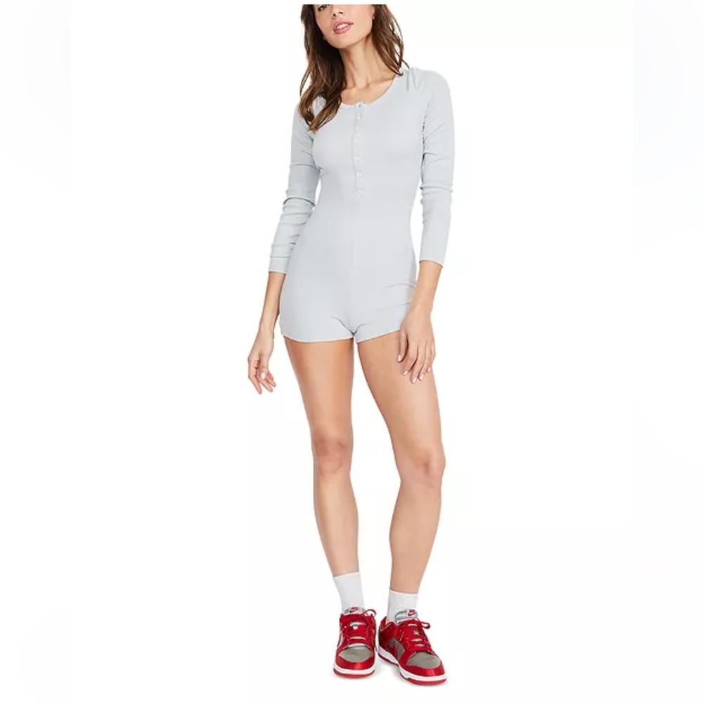 NWT•Big Feelings•Ella Romper•Lt Gray•Sz Large
Women’s